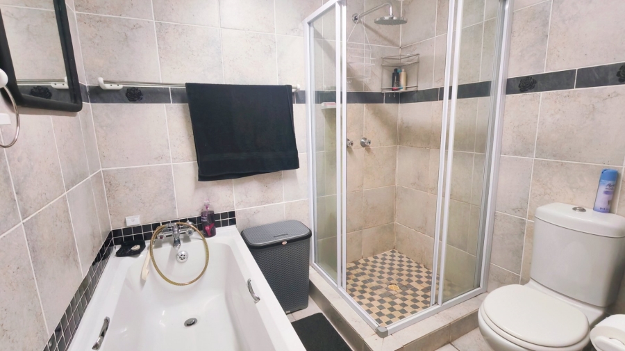 3 Bedroom Property for Sale in Twee Kuilen Western Cape